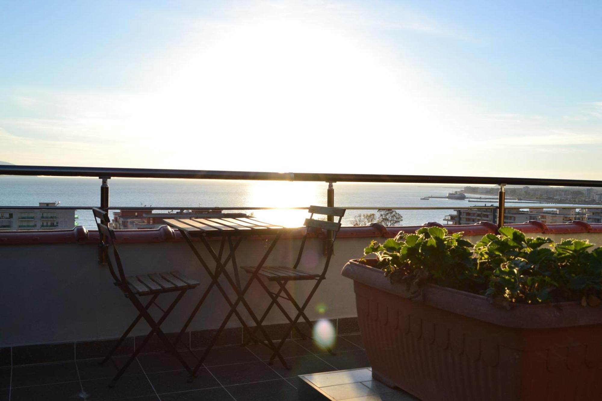 Seaview Penthouse Terrace & Garage Apartment Vlore Bagian luar foto