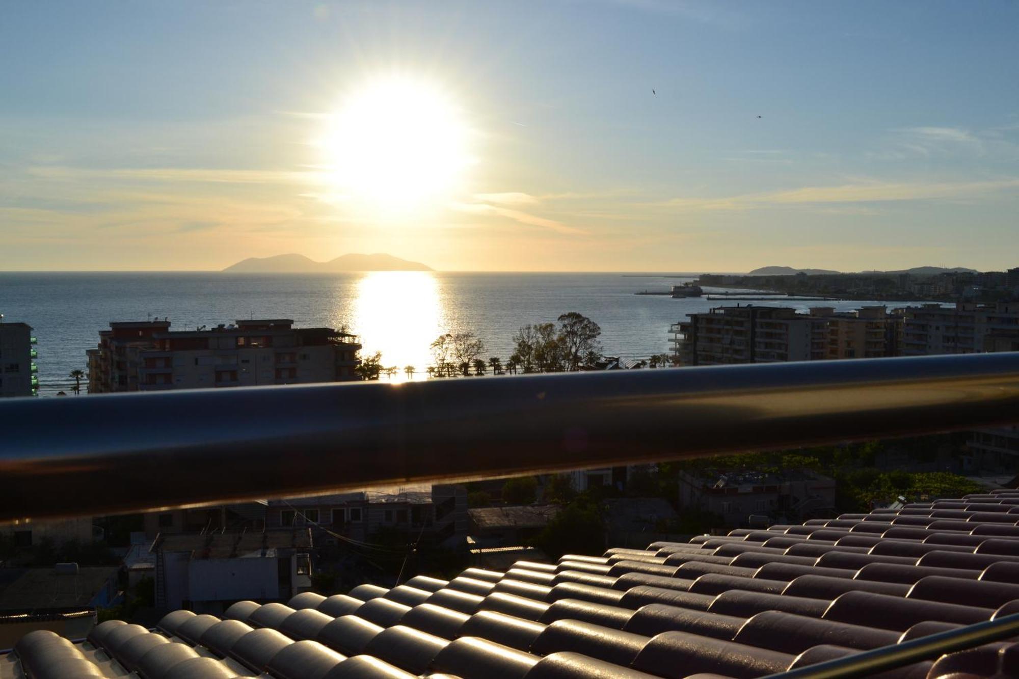 Seaview Penthouse Terrace & Garage Apartment Vlore Bagian luar foto