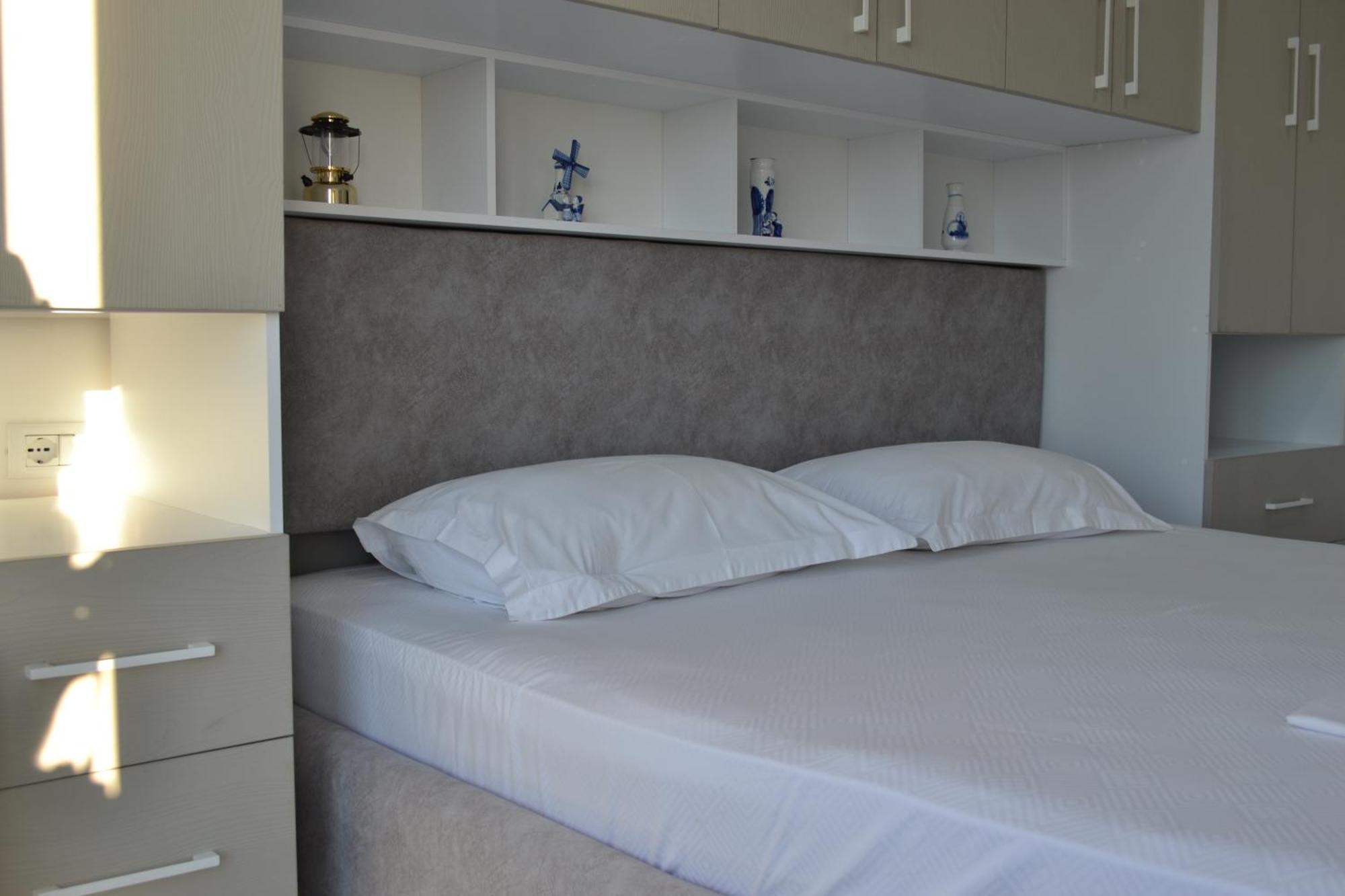 Seaview Penthouse Terrace & Garage Apartment Vlore Bagian luar foto