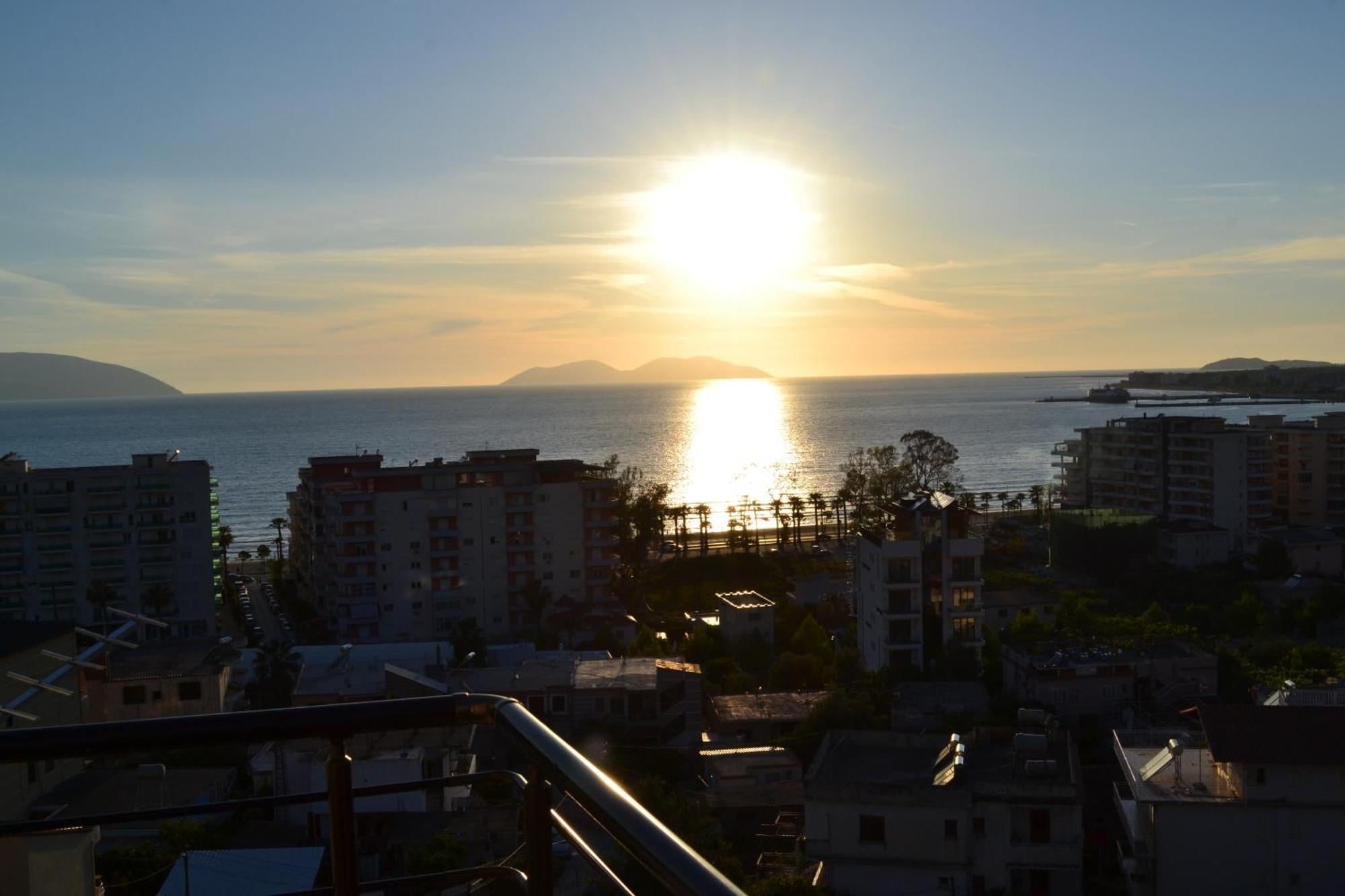 Seaview Penthouse Terrace & Garage Apartment Vlore Bagian luar foto