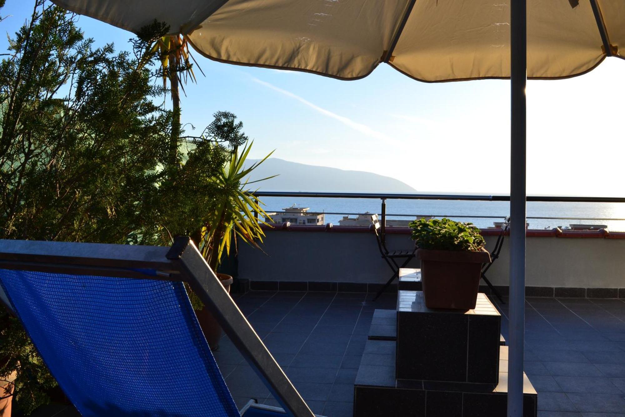 Seaview Penthouse Terrace & Garage Apartment Vlore Bagian luar foto
